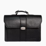 Vue de face du cartable en cuir noir