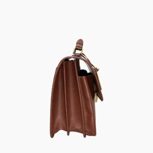 Vue de côté du cartable en cuir marron